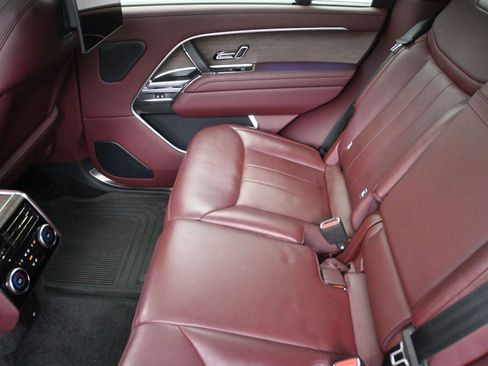 Used 2023 Land Rover Range Rover Long Wheelbase Autobiography image 15