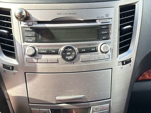 Used 2011 Subaru Legacy 2.5i Limited image 9