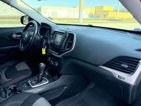 Used 2014 Jeep Cherokee Sport image 20