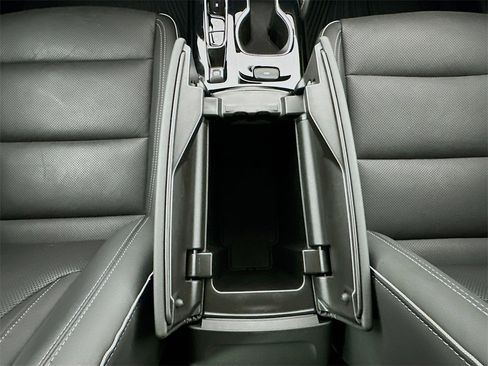 Used 2022 Buick Envision Essence w/ Safety Package image 26