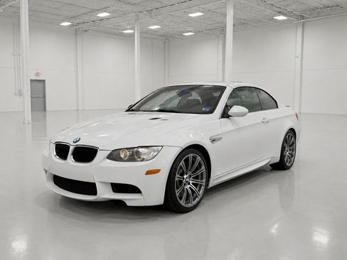 Used 2011 BMW M3 Convertible RWD image 10