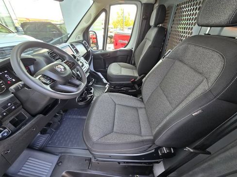 Used 2025 RAM ProMaster 2500 w/ Convenience Group FWD image 9