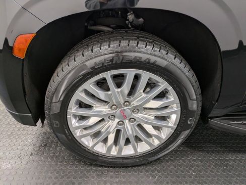 Used 2023 GMC Yukon SLT w/ SLT Luxury Package image 7