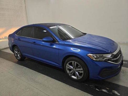 Used 2023 Volkswagen Jetta SE w/ Panoramic Sunroof Package FWD image 6