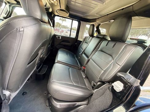 Used 2022 Jeep Wrangler Unlimited Sahara w/ Cold Weather Group AWD/4WD image 27