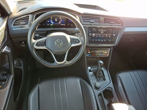 Used 2022 Volkswagen Tiguan SE AWD/4WD image 2