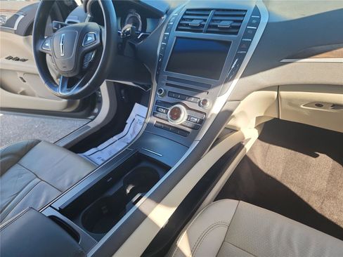 Used 2017 Lincoln MKZ Reserve image 25