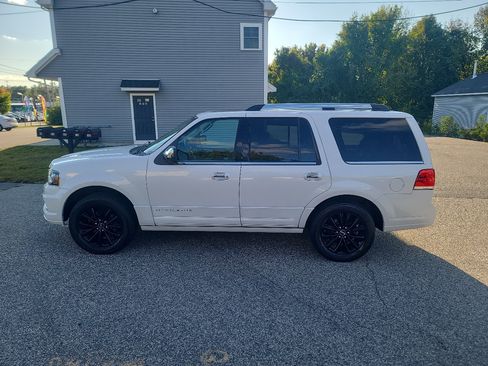 Used 2015 Lincoln Navigator 4WD image 4