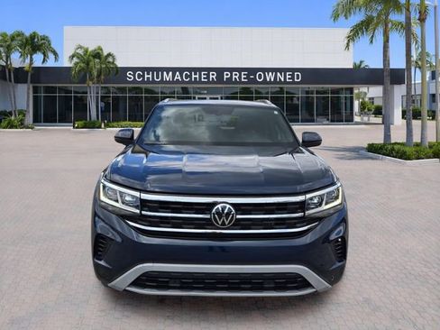 Used 2023 Volkswagen Atlas Cross Sport SE w/ Panoramic Sunroof Package FWD image 2