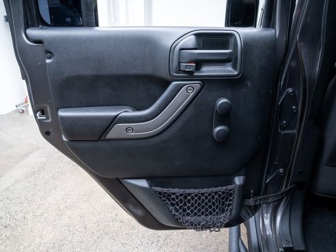 Used 2018 Jeep Wrangler Unlimited Sport w/ Connectivity Group AWD/4WD image 17