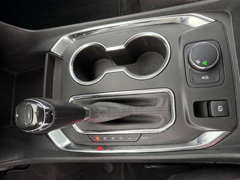 Used 2020 Chevrolet Traverse LT image 45