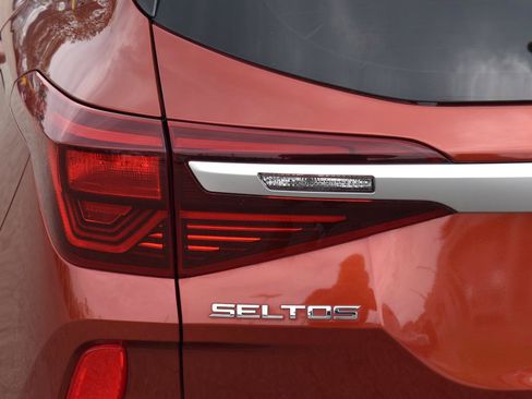 Used 2021 Kia Seltos S FWD image 7