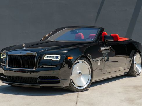 Used 2019 Rolls-Royce Dawn RWD image 4