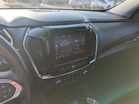 Used 2021 Chevrolet Traverse RS image 22