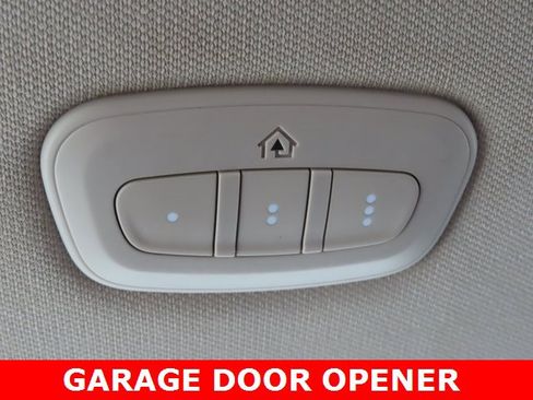 Used 2018 Jeep Cherokee Latitude w/ Comfort & Convenience Group image 37