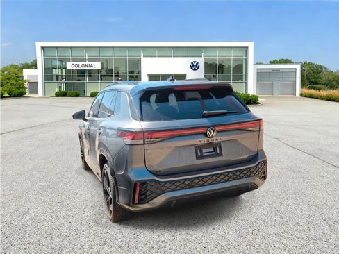 New 2026 Volkswagen Tiguan SE R-Line AWD/4WD image 9