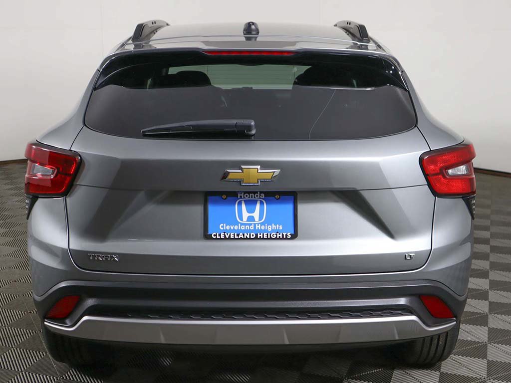 Used 2024 Chevrolet Trax LT w/ LT Convenience Package FWD image 10
