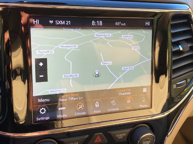 Used 2019 Jeep Grand Cherokee Overland AWD/4WD image 25