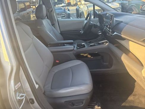 Used 2024 Toyota Sienna XLE image 28