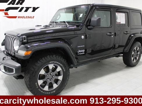 Used 2018 Jeep Wrangler Unlimited Sahara w/ Dual Top Group AWD/4WD image 1