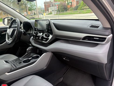Used 2022 Toyota Highlander XLE image 35