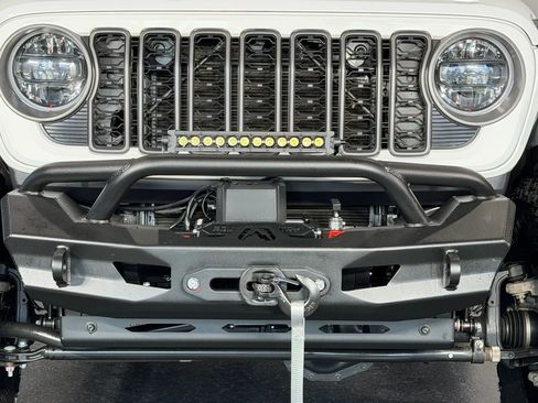 Used 2025 Jeep Wrangler Unlimited Rubicon image 4