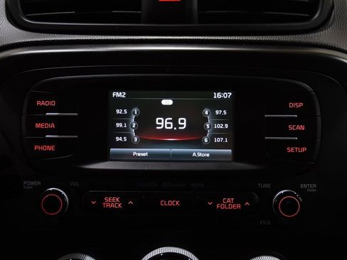 Used 2016 Kia Soul + image 16