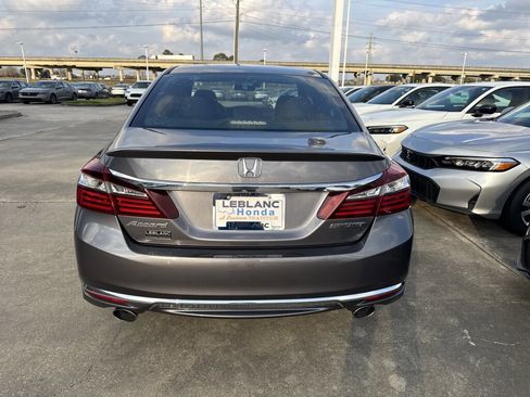 Used 2017 Honda Accord Sport image 5