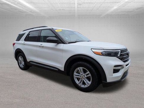 Used 2021 Ford Explorer XLT w/ Equipment Group 202A RWD image 3
