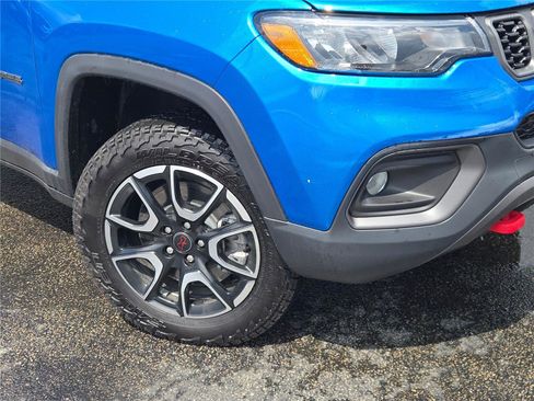 Certified 2025 Jeep Compass Trailhawk w/ Trailhawk Convenience Group image 3