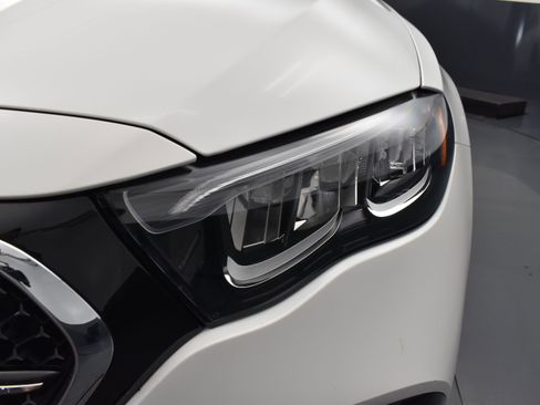 Used 2025 Mercedes-Benz E 350 4MATIC Sedan image 6