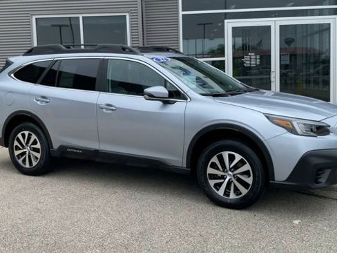 Used 2022 Subaru Outback Premium AWD/4WD image 3