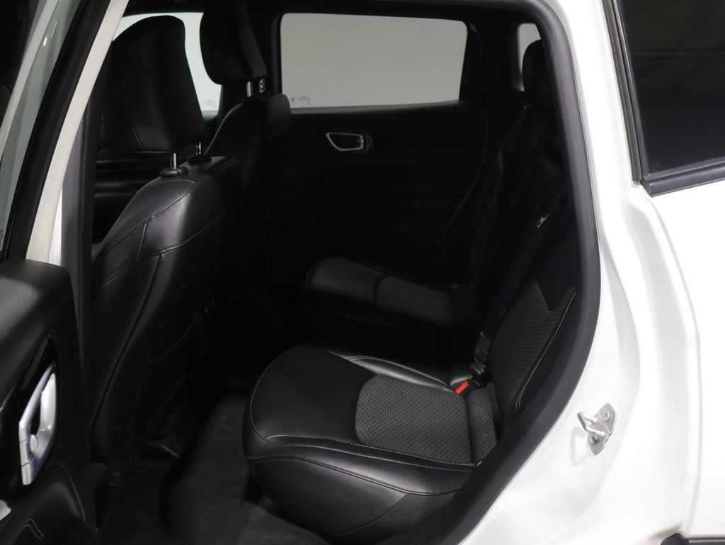 Certified 2023 Jeep Compass Latitude AWD/4WD image 19