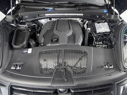 Certified 2026 Porsche Macan AWD/4WD image 47