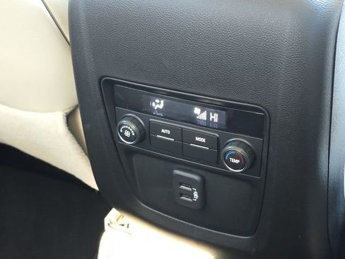 Used 2023 Buick Enclave Essence image 18