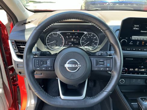 Used 2022 Nissan Rogue SL w/ SL Premium Package image 13