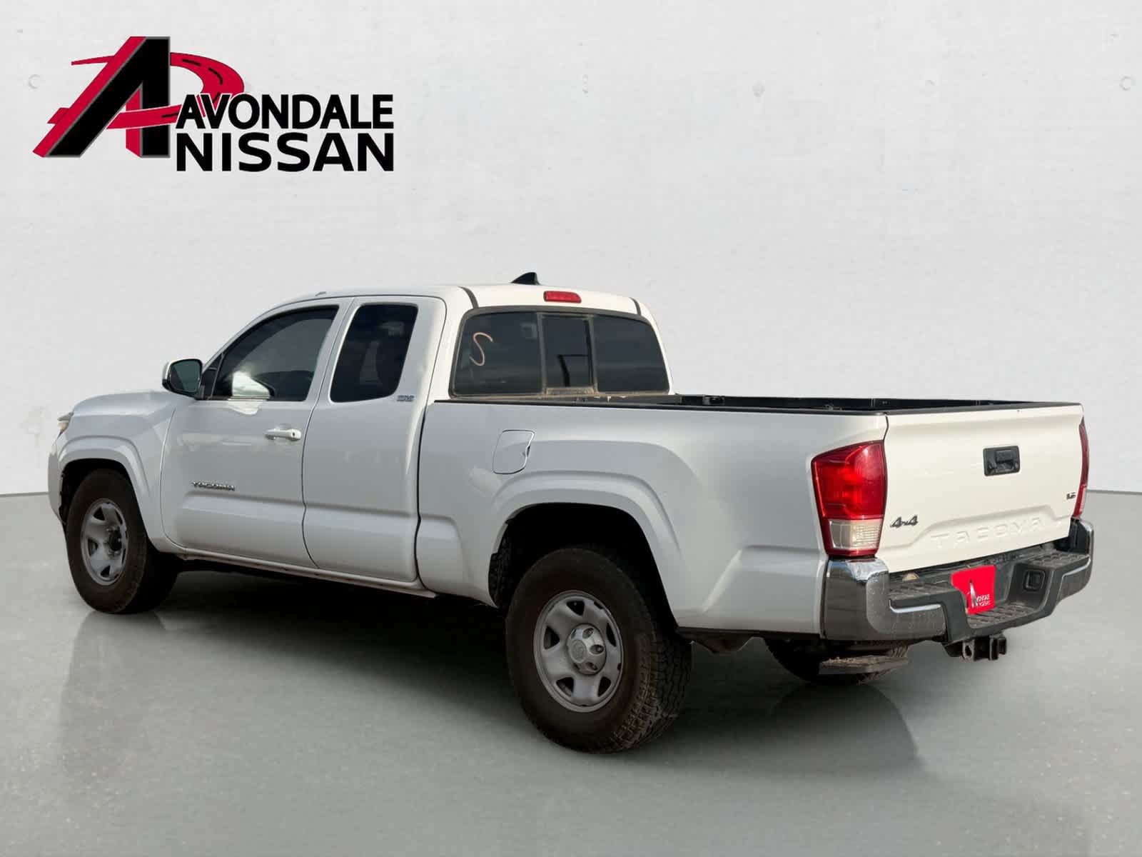 Used 2016 Toyota Tacoma SR5 w/ Towing Package AWD/4WD image 3