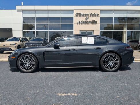 Used 2022 Porsche Panamera RWD image 3