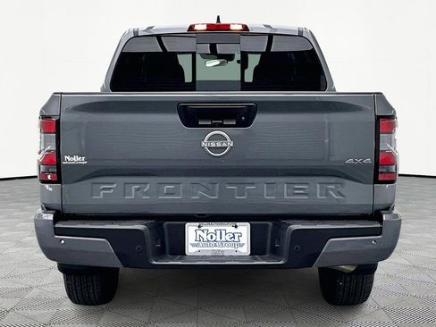 Used 2025 Nissan Frontier SV image 4