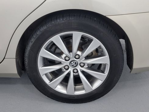 Used 2017 Toyota Camry XLE w/ Moonroof Package image 11