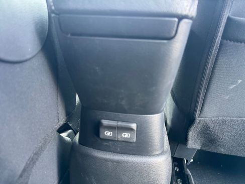 Used 2025 Nissan Kicks Play S image 17