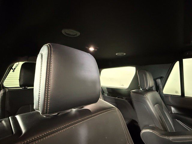 Used 2024 Ford Expedition Platinum AWD/4WD image 28