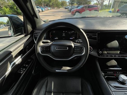 Used 2024 Jeep Wagoneer Series II w/ Flexible Seating Group RWD image 12