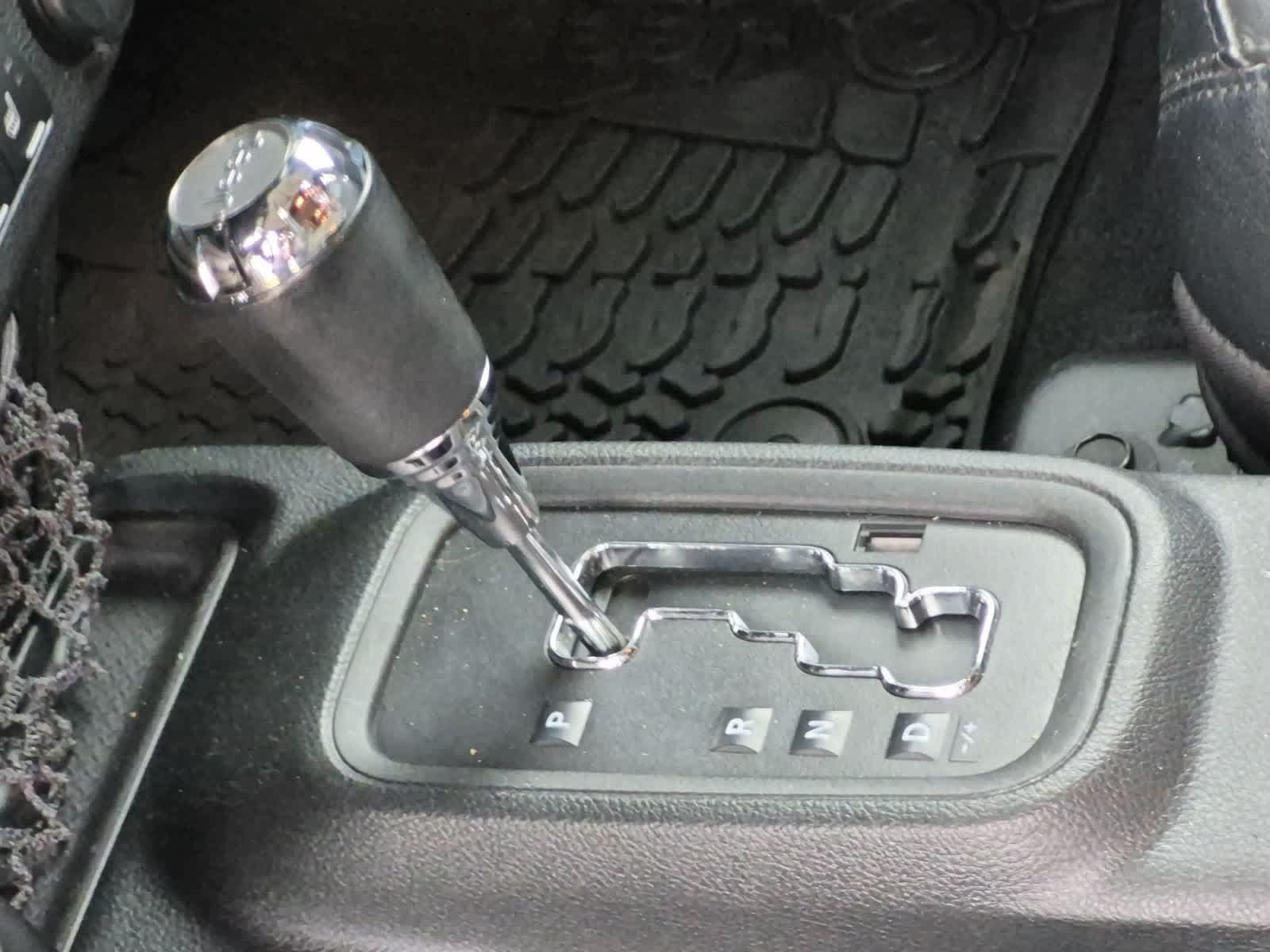 Used 2017 Jeep Wrangler Unlimited Sahara AWD/4WD image 32