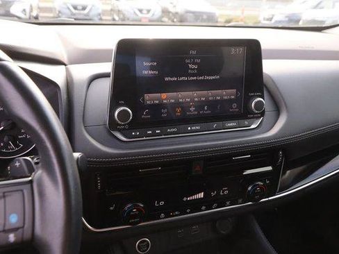 Used 2023 Nissan Rogue SL image 16