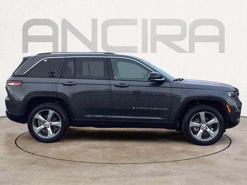 Used 2022 Jeep Grand Cherokee Limited image 15