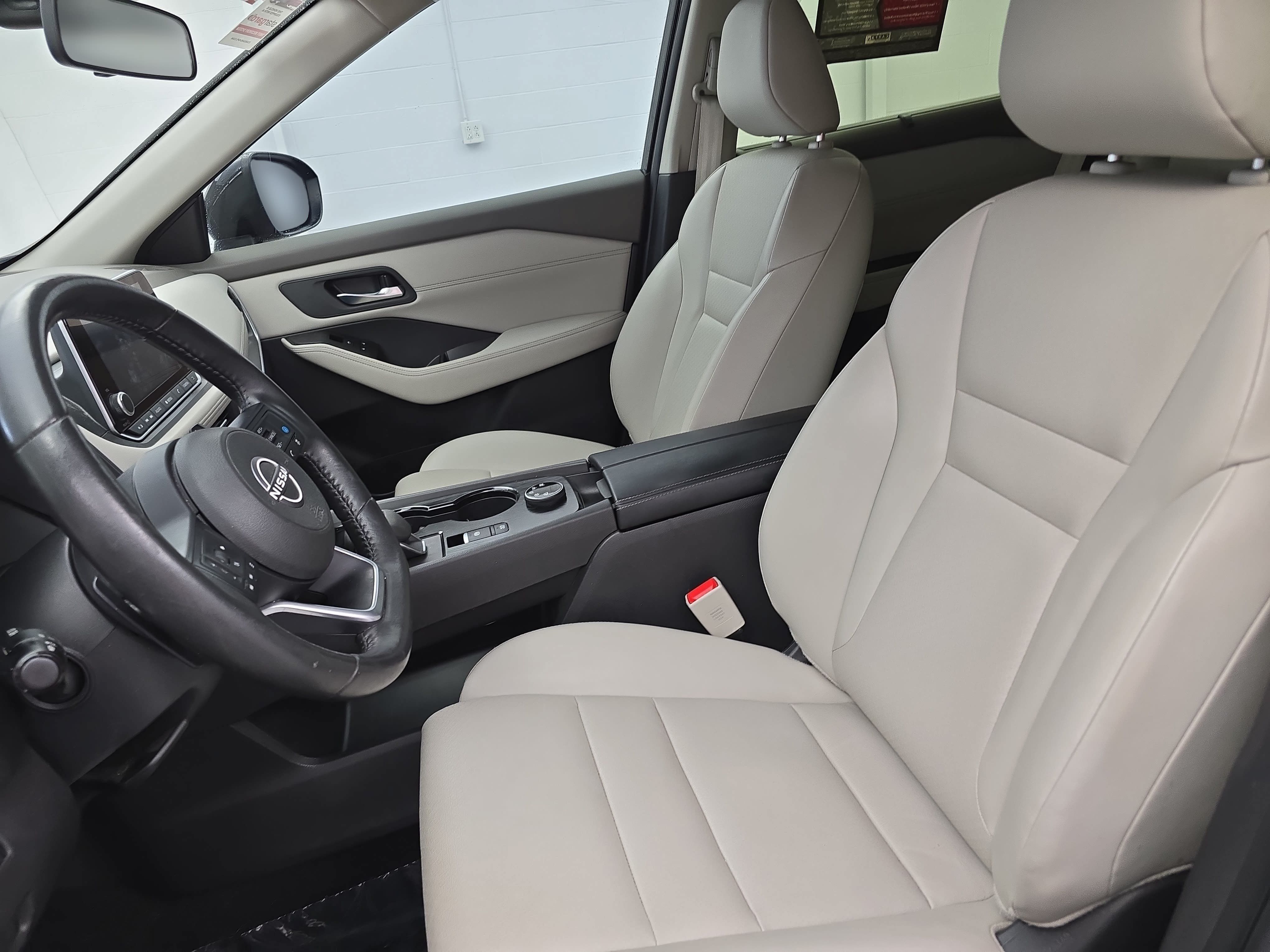 Certified 2024 Nissan Rogue SV w/ SV Premium Package AWD/4WD image 15