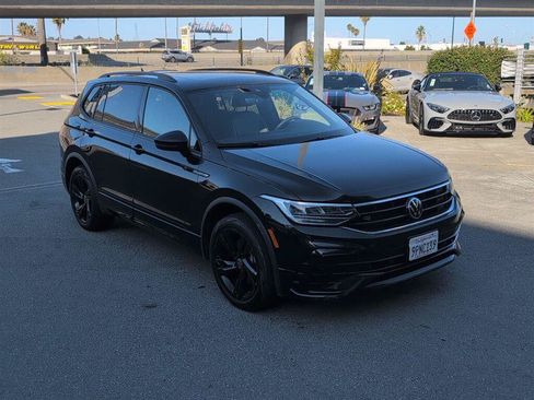 Used 2024 Volkswagen Tiguan SE R-Line FWD image 3