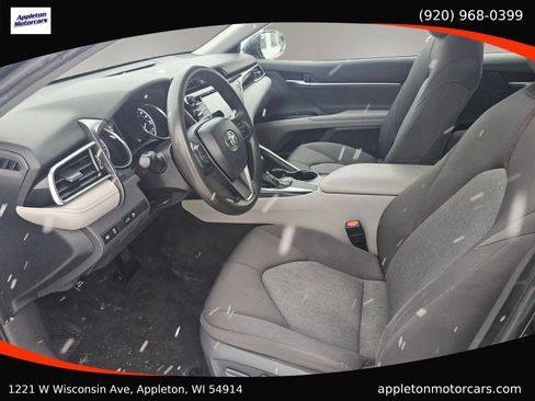 Used 2018 Toyota Camry LE image 12