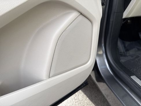 Used 2018 Ford Edge Titanium w/ Technology Package image 29